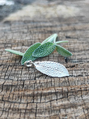 Mini Salbei Blatt Anhänger mit Karabiner