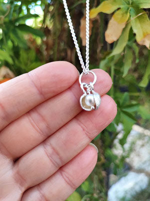 Muschel Anhänger mit zwei Hälften und Perle