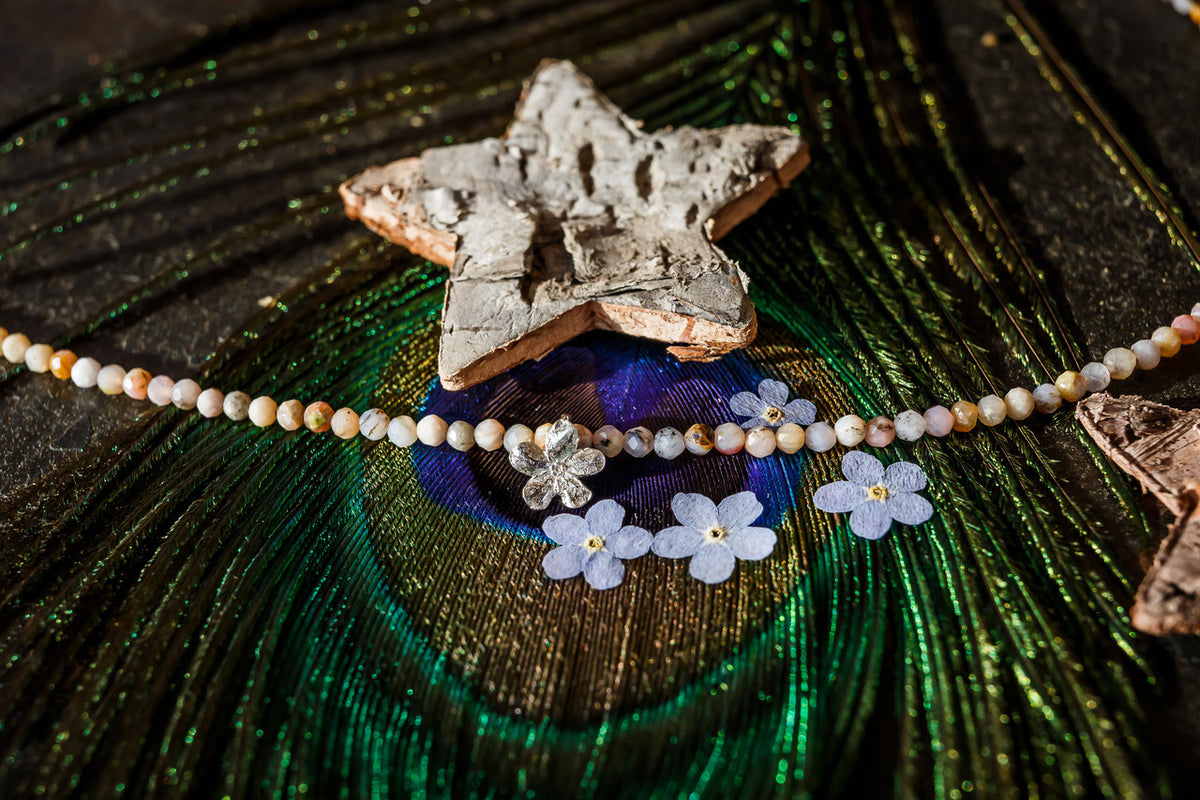 Rosa Opal Kette mit Vergissmeinnicht