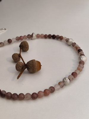 Kurze Eichelhütchen Kette mit Rose Quarz