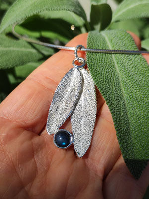 Neu Salbei Blatt Anhänger mit zwei Blättern und Labradorith