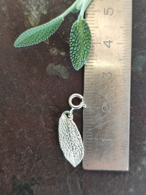 Mini Salbei Blatt Anhänger mit Karabiner
