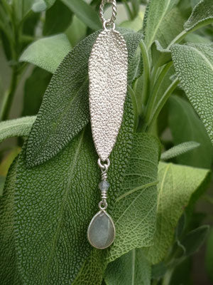 Salbei Blatt Anhänger mit Labradorith Tropfen