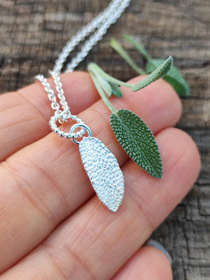 Mini Salbei Blatt Anhänger mit Kugelöse