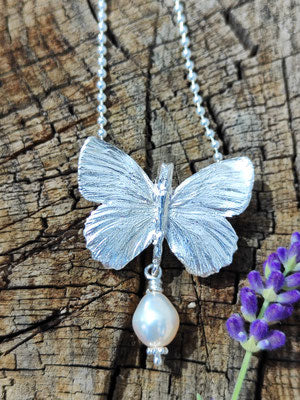 Kleines Schmetterlings Collier mit Perle