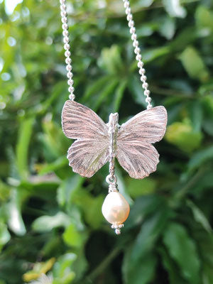 Kleines Schmetterlings Collier mit Perle
