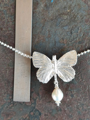 Kleines Schmetterlings Collier mit Perle