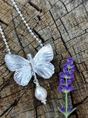Kleines Schmetterlings Collier mit Perle