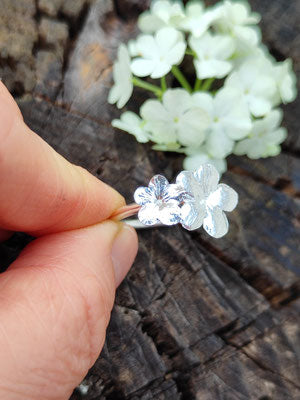 Schneeball Hortensien Ring mit zwei Blüten