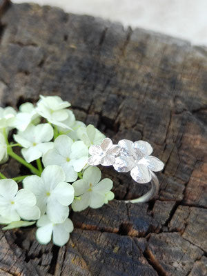 Schneeball Hortensien Ring mit zwei Blüten