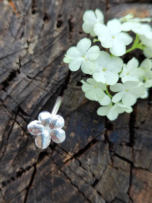 Schneeball Hortensien Ring mit großer Blüte