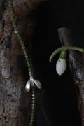 Lange Peridotkette mit Schneeglöckchen