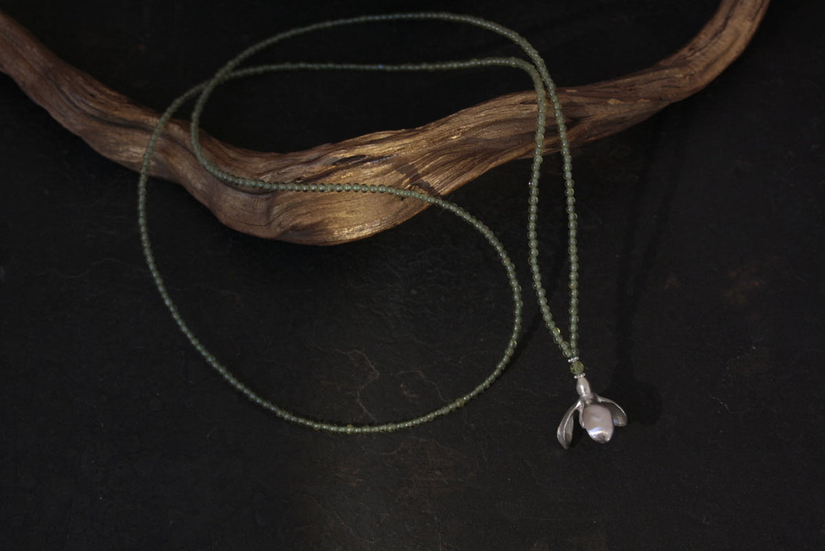 Schneeglöckchen Kette mit Peridot