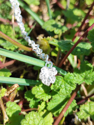 Mini Taubnessel Blatt Anhänger mit Karabiner