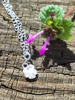 Mini Taubnessel Blatt Anhänger mit Karabiner