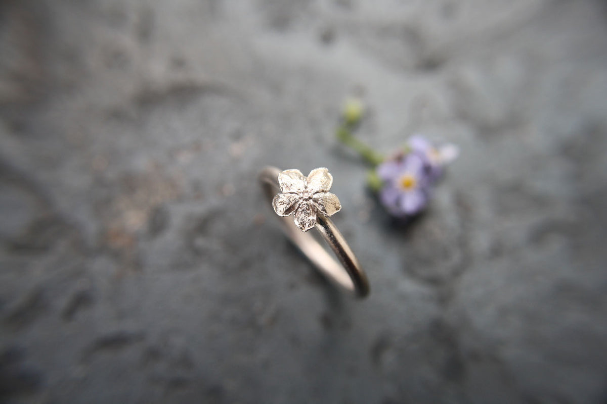 Vergissmeinnicht Ring mit einer Blüte